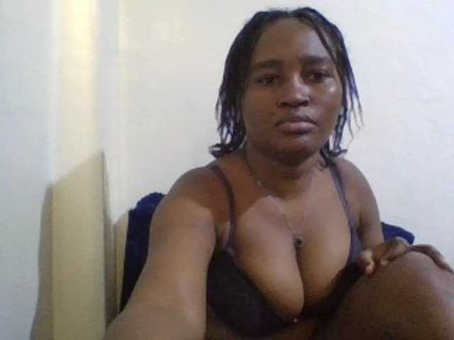 Curveydoll live cam on BongaCams