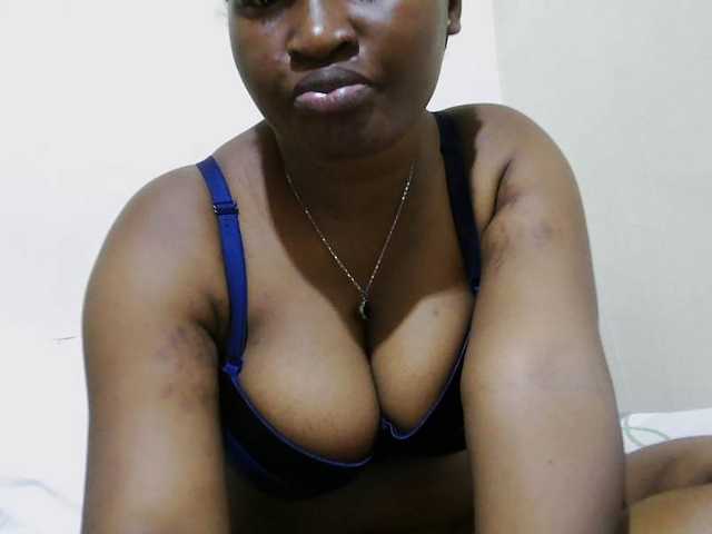 Curveydoll live cam on BongaCams