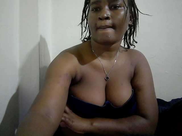 Curveydoll live cam on BongaCams