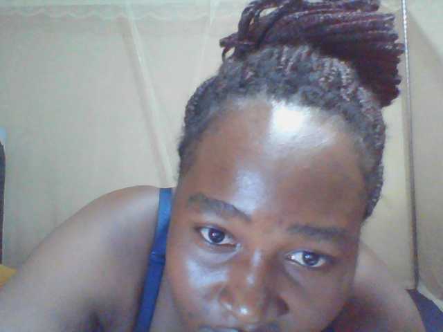 Curveydoll live cam on BongaCams