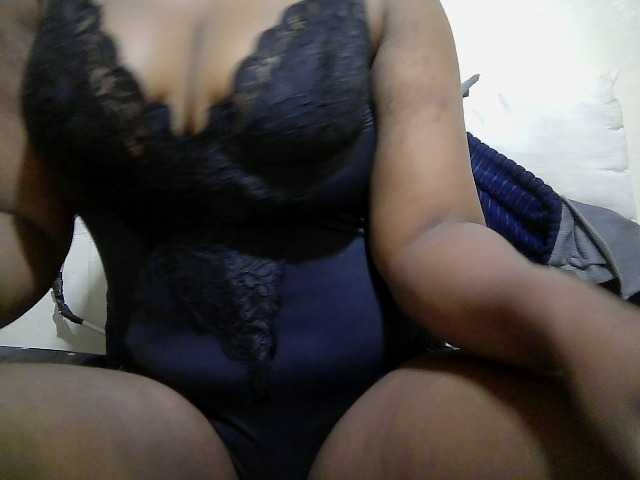 Curveydoll live cam on BongaCams