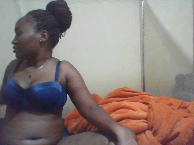 Curveydoll live cam on BongaCams