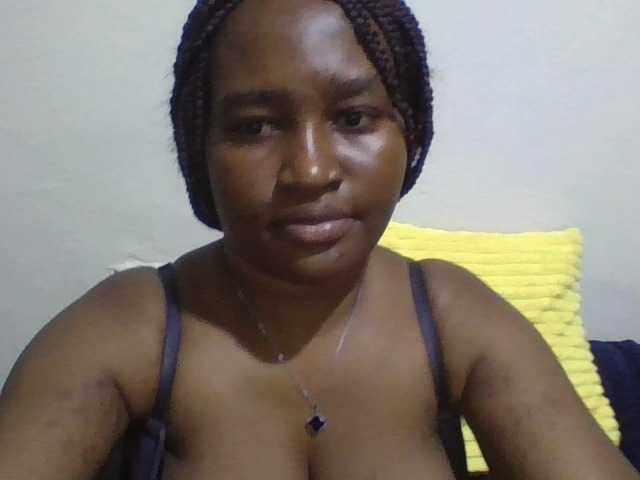 Curveydoll live cam on BongaCams