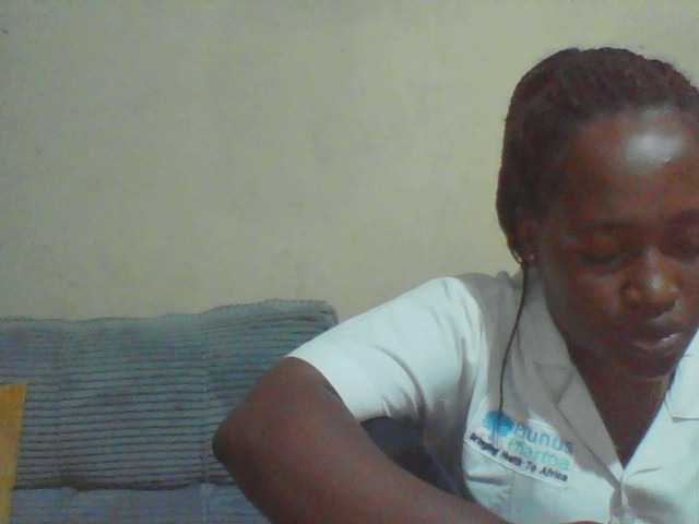 Curveydoll live cam on BongaCams