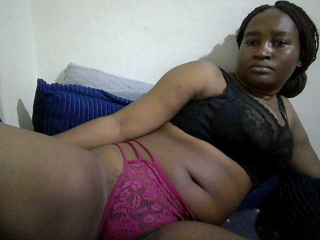 Curveydoll live cam on BongaCams
