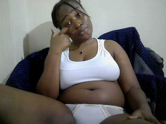 Curveydoll live cam on BongaCams