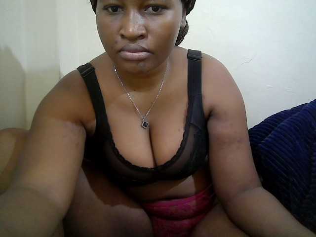 Curveydoll live cam on BongaCams