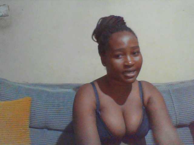 Curveydoll live cam on BongaCams