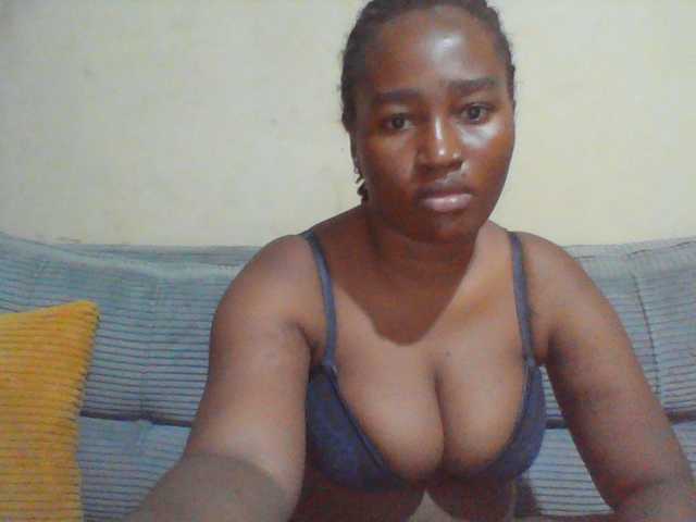 Curveydoll live cam on BongaCams