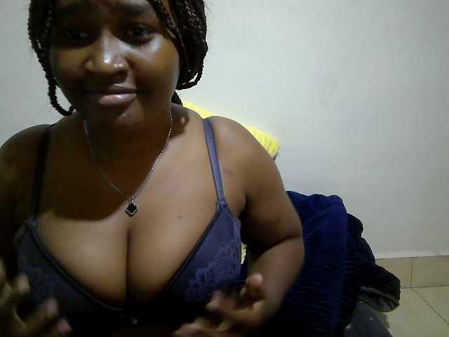 Curveydoll live cam on BongaCams