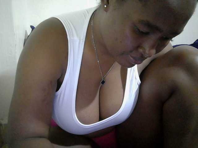 Curveydoll live cam on BongaCams