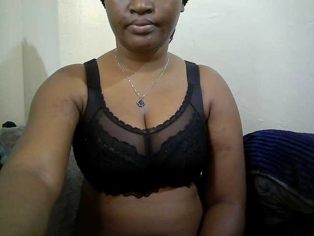 Curveydoll live cam on BongaCams