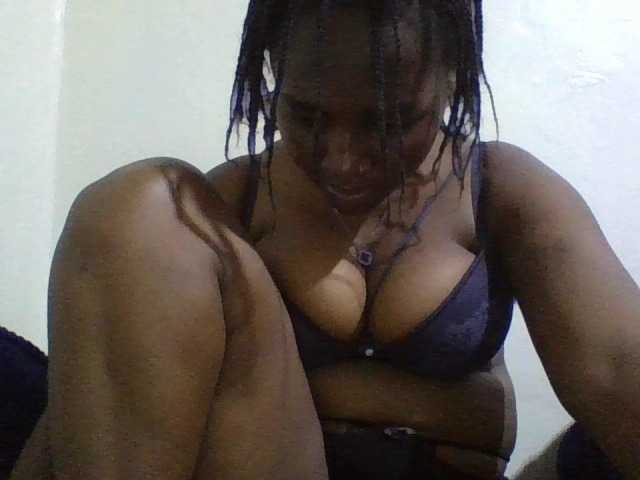 Curveydoll live cam on BongaCams
