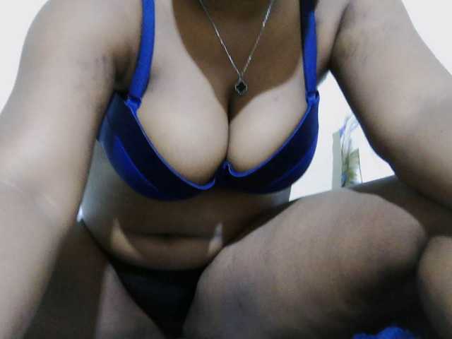 Curveydoll live cam on BongaCams