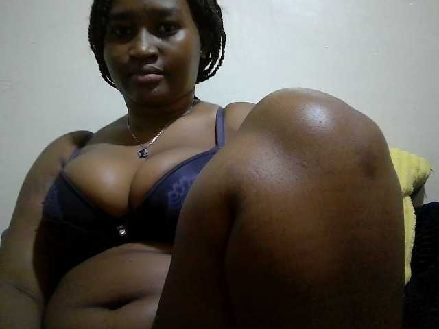 Curveydoll live cam on BongaCams