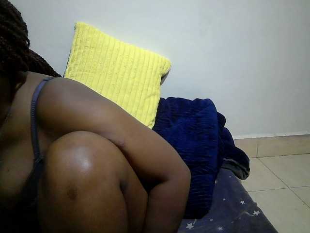 Curveydoll live cam on BongaCams