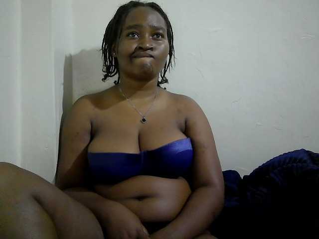 Curveydoll live cam on BongaCams