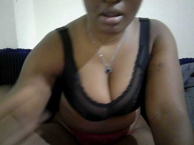 Curveydoll live cam on BongaCams
