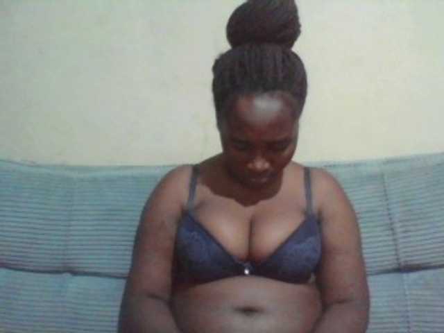 Curveydoll live cam on BongaCams