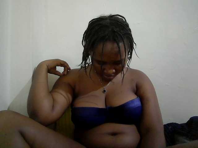 Curveydoll live cam on BongaCams