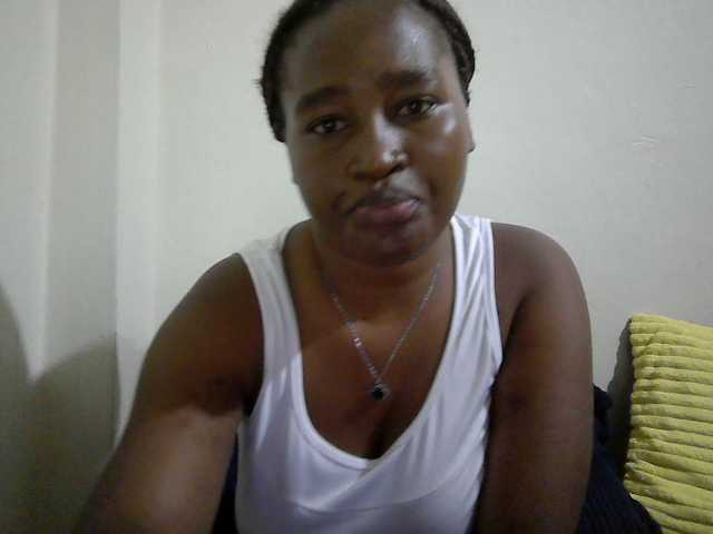 Curveydoll live cam on BongaCams