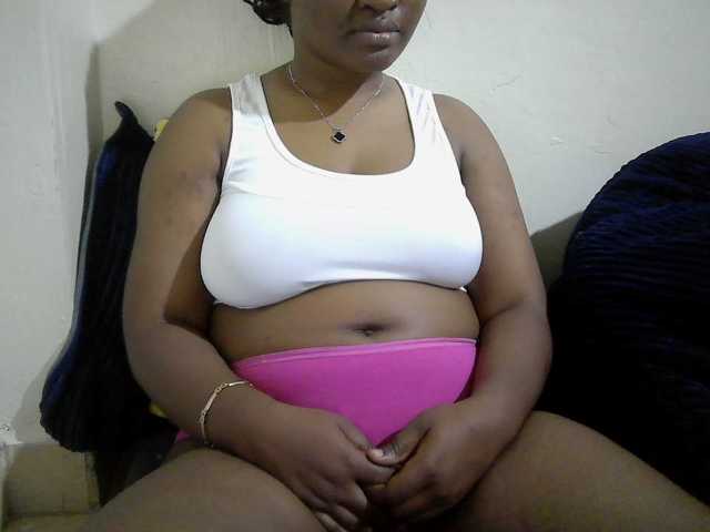 Curveydoll live cam on BongaCams