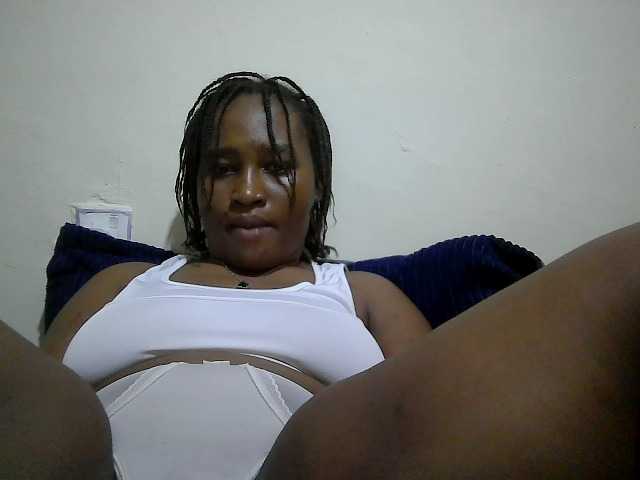 Curveydoll live cam on BongaCams