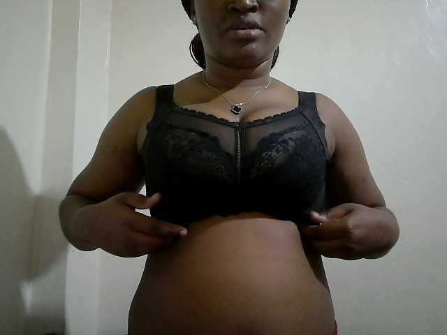 Curveydoll live cam on BongaCams