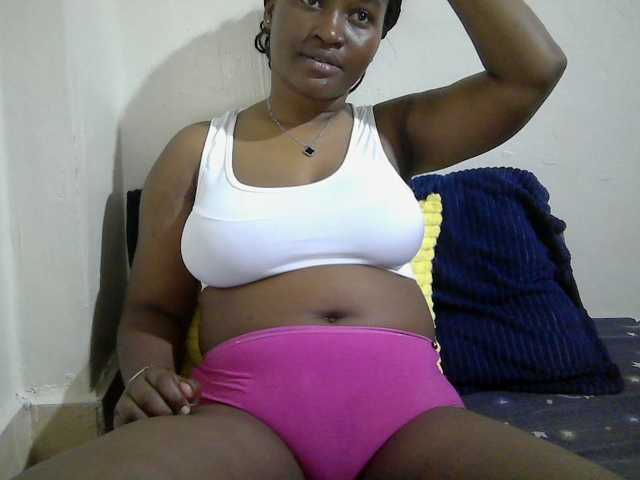 Curveydoll live cam on BongaCams
