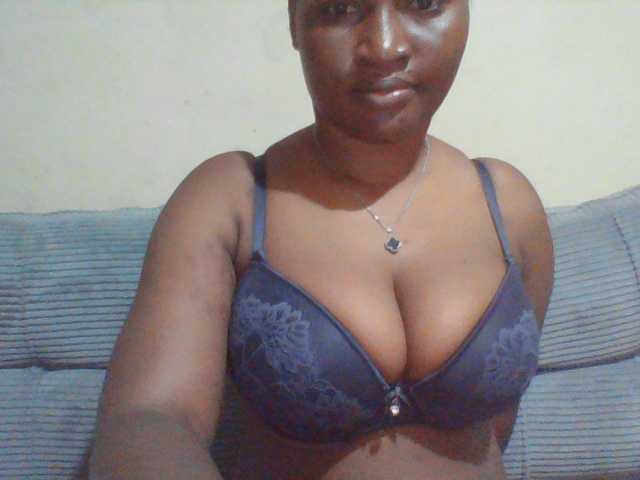 Curveydoll live cam on BongaCams