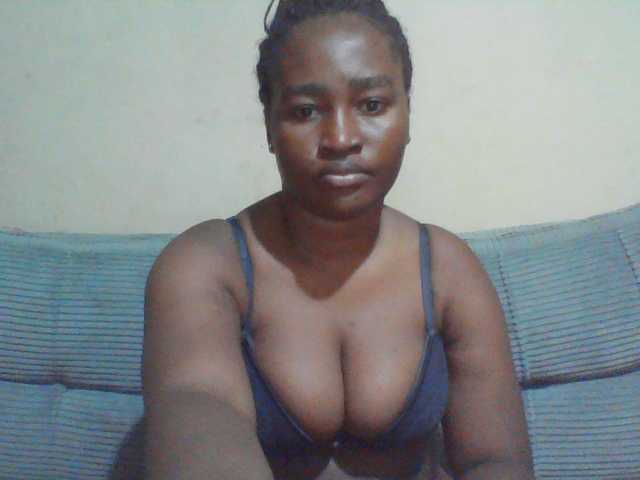 Curveydoll live cam on BongaCams