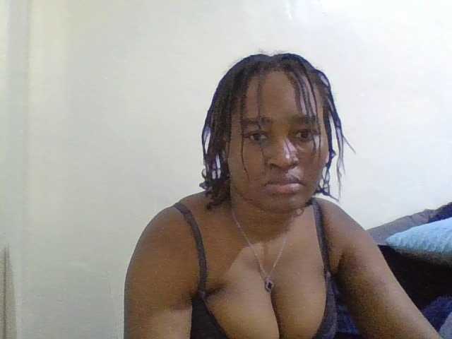 Curveydoll live cam on BongaCams
