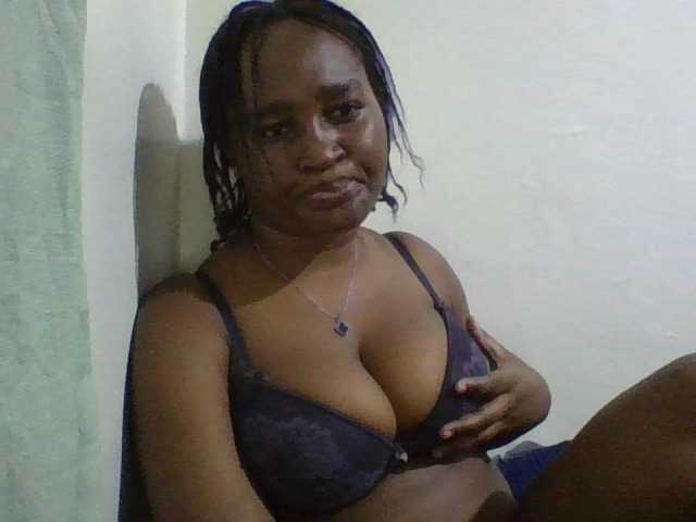 Curveydoll live cam on BongaCams