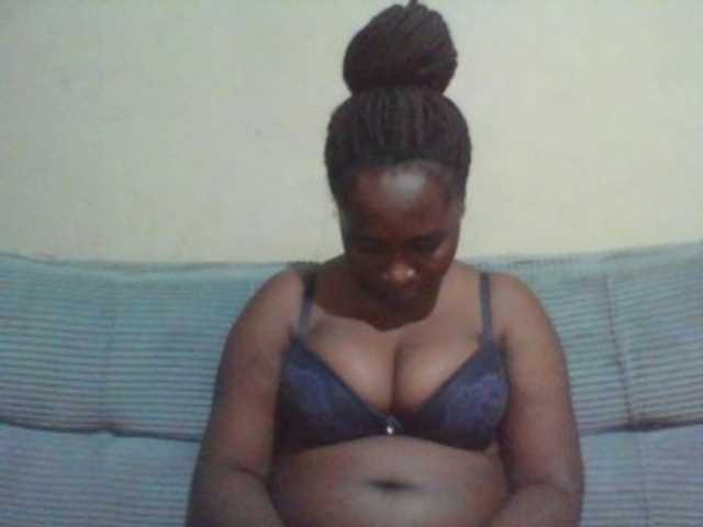 Curveydoll live cam on BongaCams