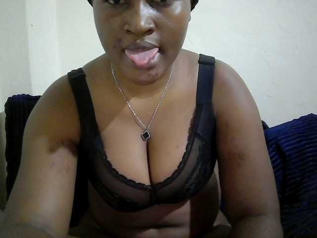 Curveydoll live cam on BongaCams
