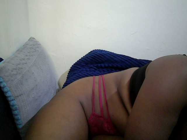 Curveydoll live cam on BongaCams