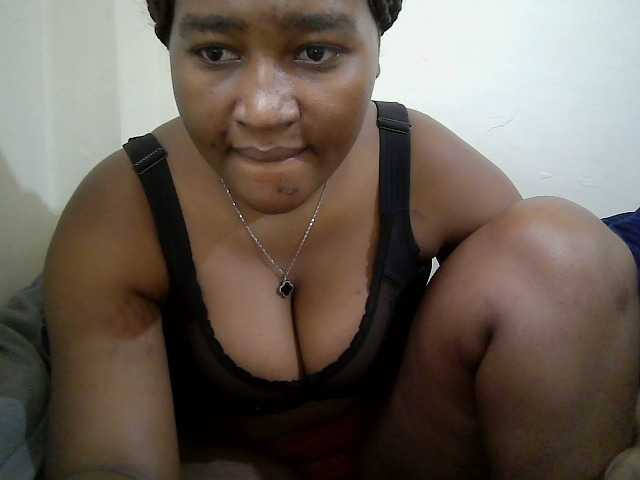 Curveydoll live cam on BongaCams