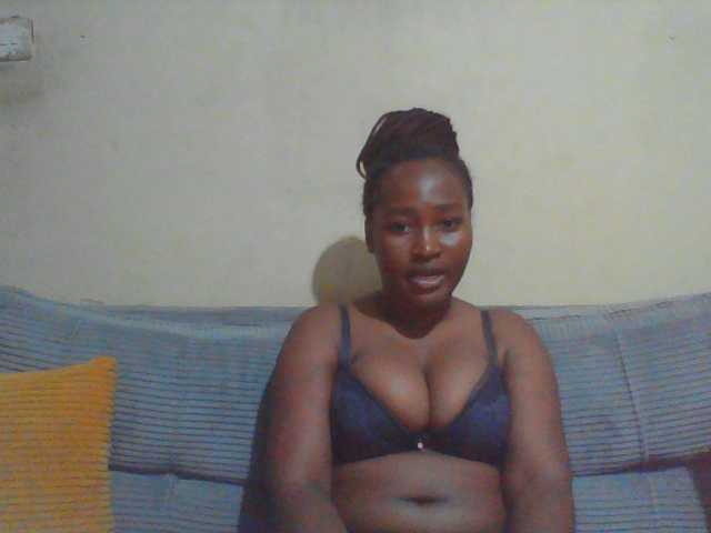 Curveydoll live cam on BongaCams