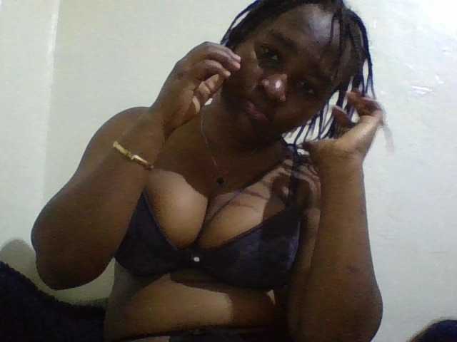 Curveydoll live cam on BongaCams