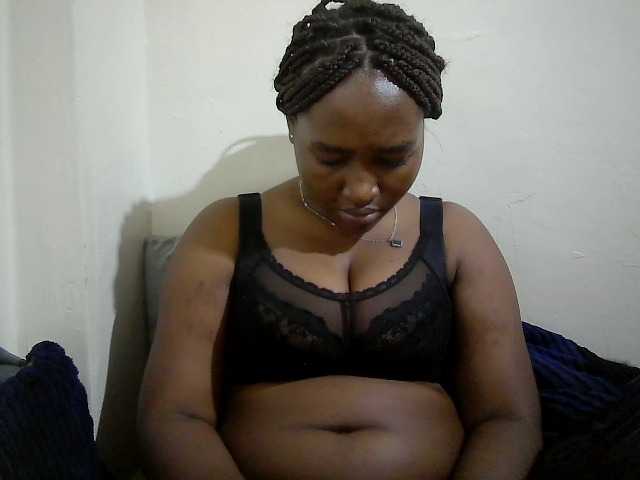 Curveydoll live cam on BongaCams