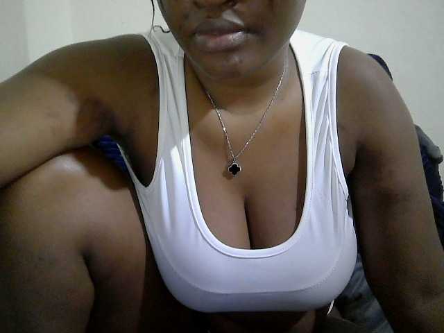 Curveydoll live cam on BongaCams