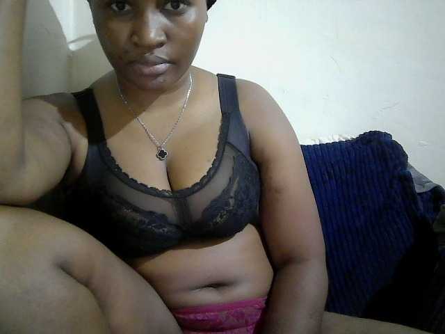 Curveydoll live cam on BongaCams