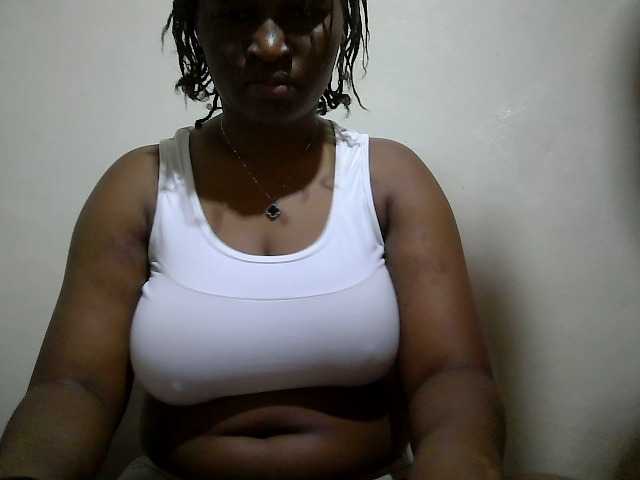 Curveydoll live cam on BongaCams