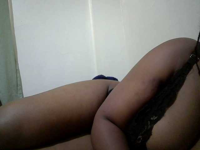 Curveydoll live cam on BongaCams