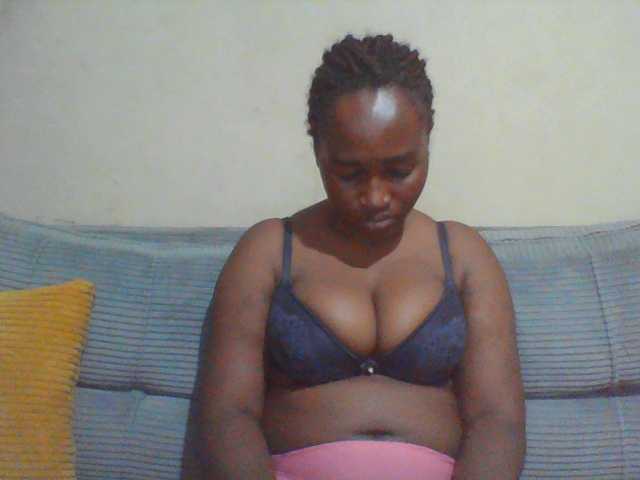 Curveydoll live cam on BongaCams