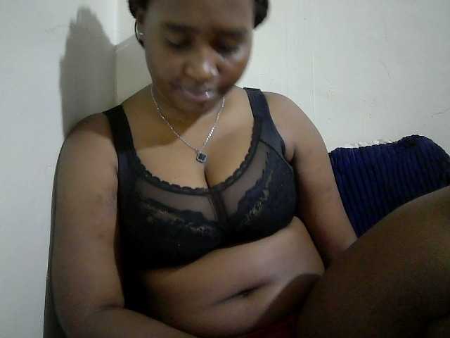 Curveydoll live cam on BongaCams