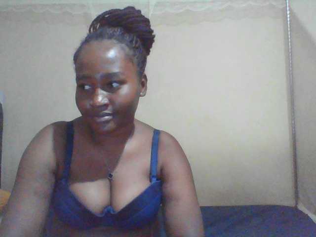 Curveydoll live cam on BongaCams
