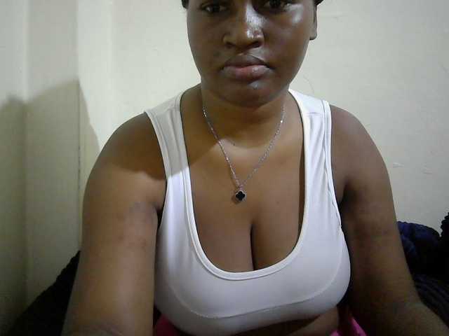 Curveydoll live cam on BongaCams