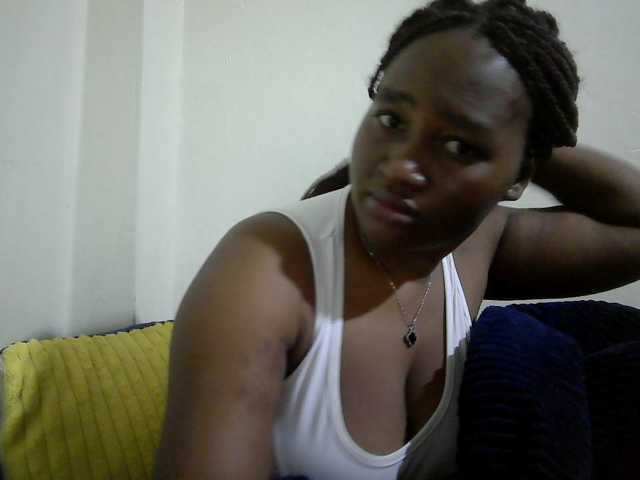Curveydoll live cam on BongaCams