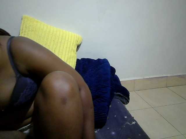 Curveydoll live cam on BongaCams